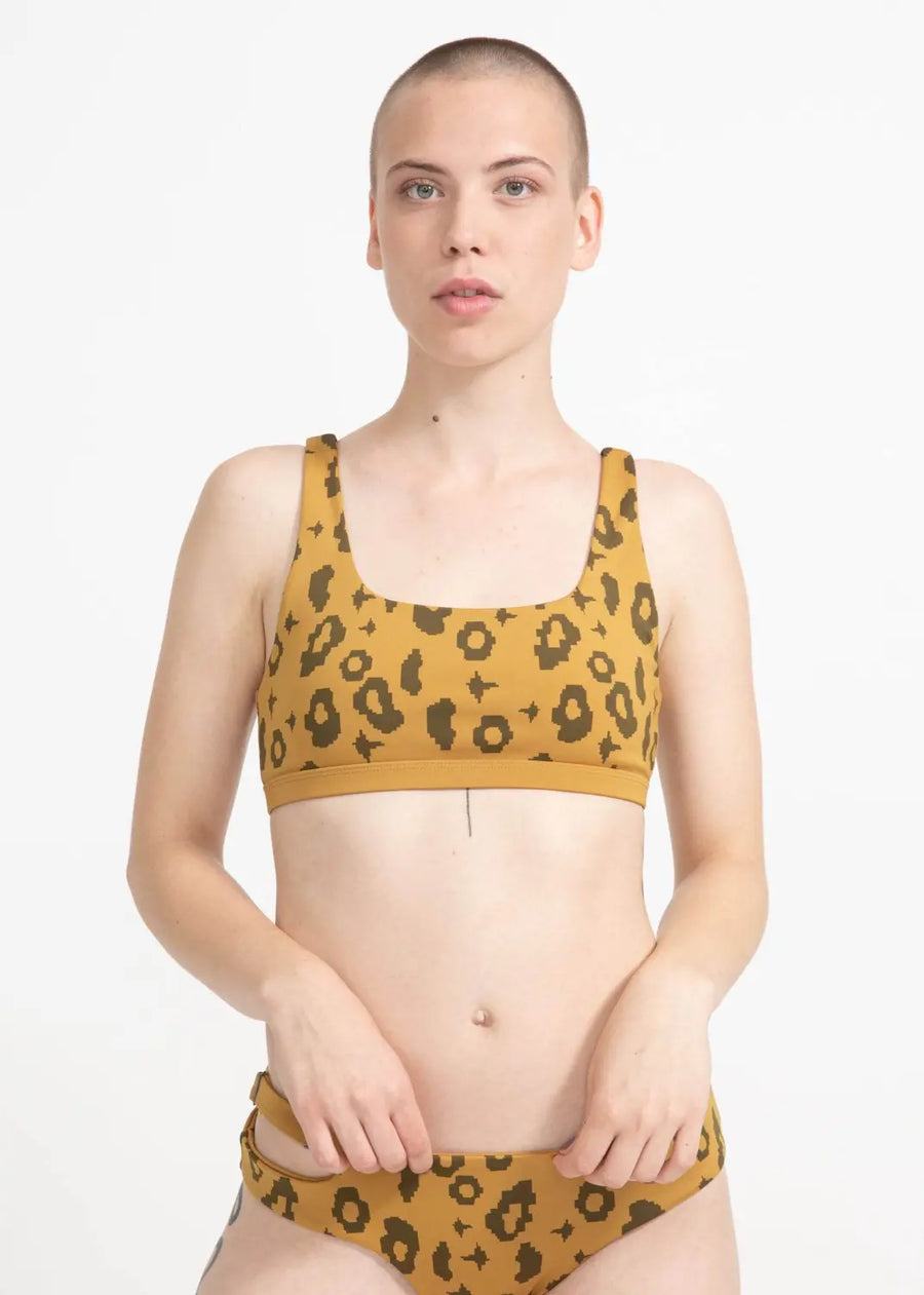 boochen sustainable bikini top caparica in yellow leopard Reversible bikini, surf bikini, eco-friendly swimwear, nachhaltige bademode, bikini oberteil