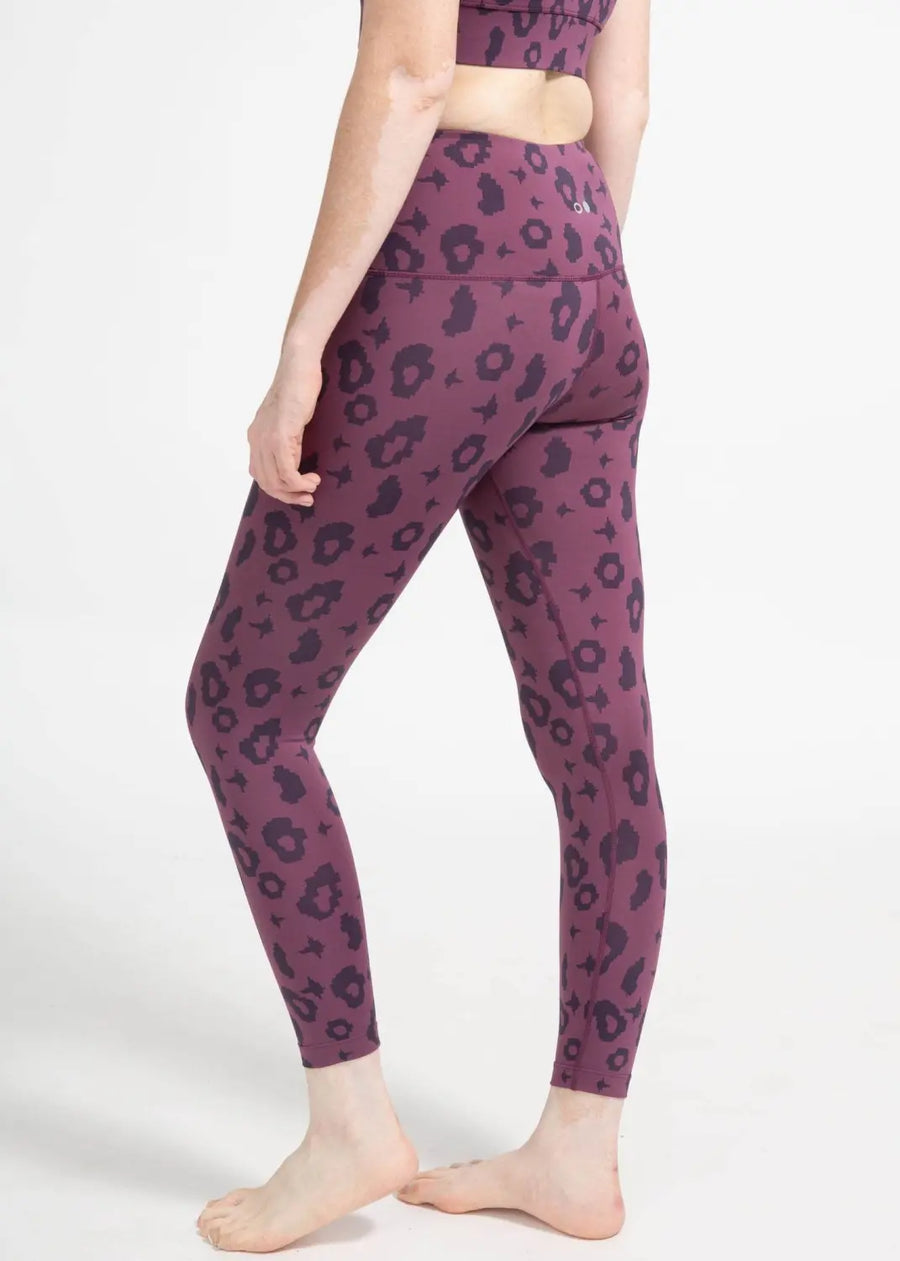 boochen eco-friendly leggings in lila leopard, sustainable fashion, sustainable leggings, yoga, nachhaltige leggings im liliac Leopard